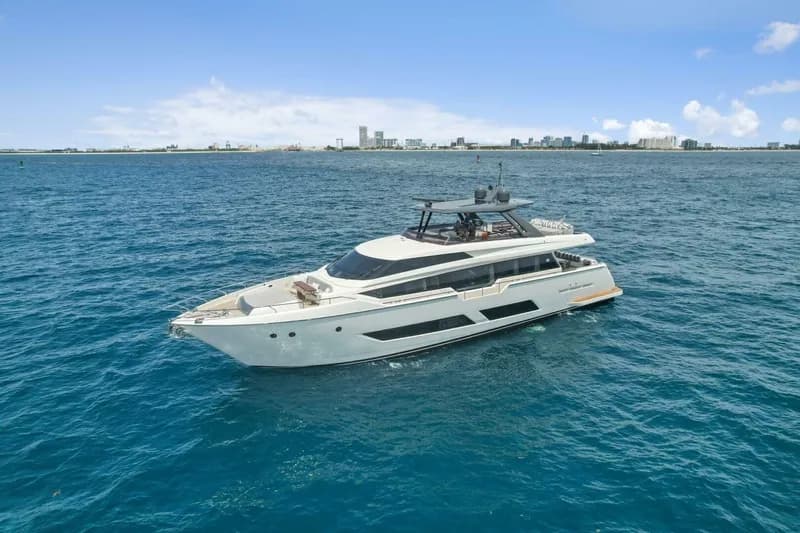 2021 Ferretti 850