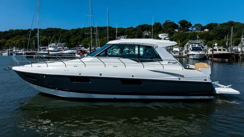 2013 Cruisers Yachts 48 Cantius