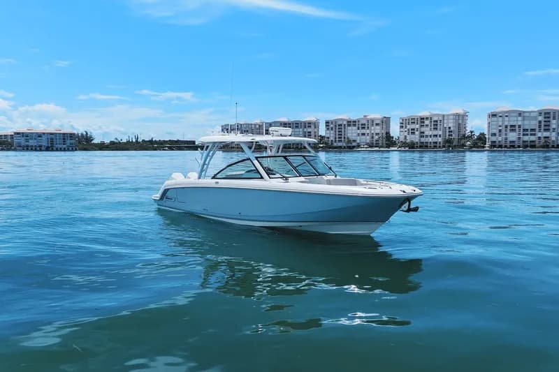 2020 Boston Whaler 320 VANTAGE