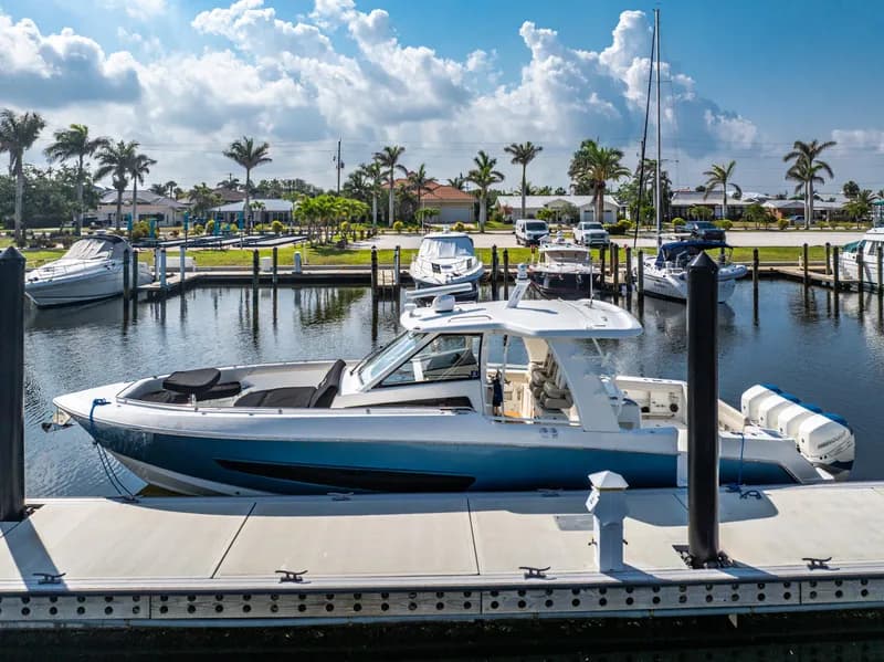 2019 Boston Whaler 420 Outrage