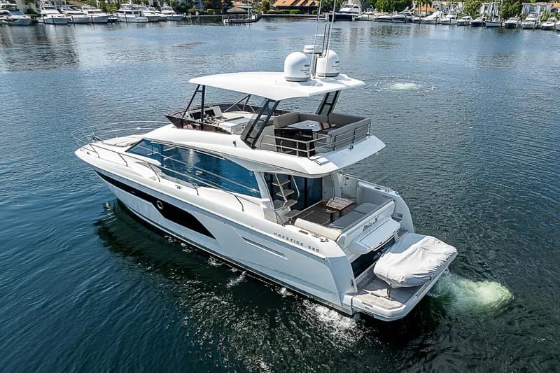 2022 Prestige 520 Fly