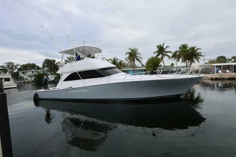 2005 Viking 52 Convertible