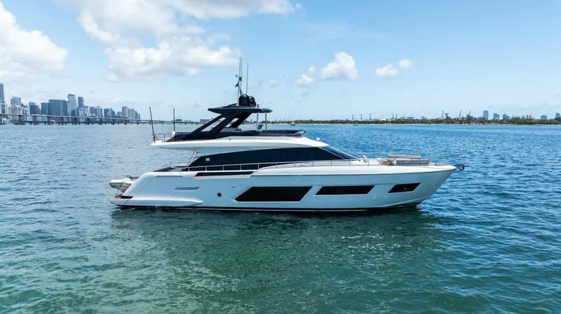 2023 Ferretti 670