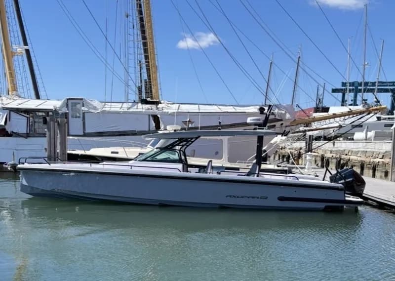 2025 Axopar 37 Sun Top
