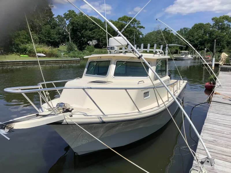 2012 Parker Marine 2520 XL Sport Cabin