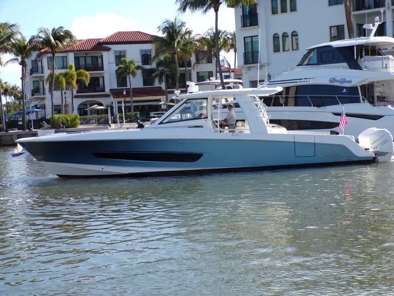 2018 Boston Whaler 420 OUTRAGE