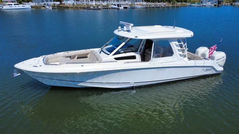 2019 Boston Whaler 350 Realm