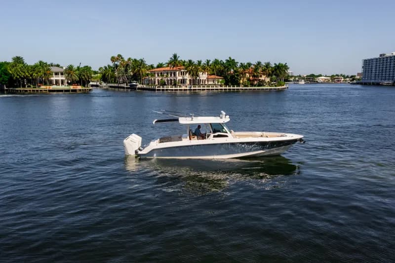 2024 Boston Whaler 380 OUTRAGE